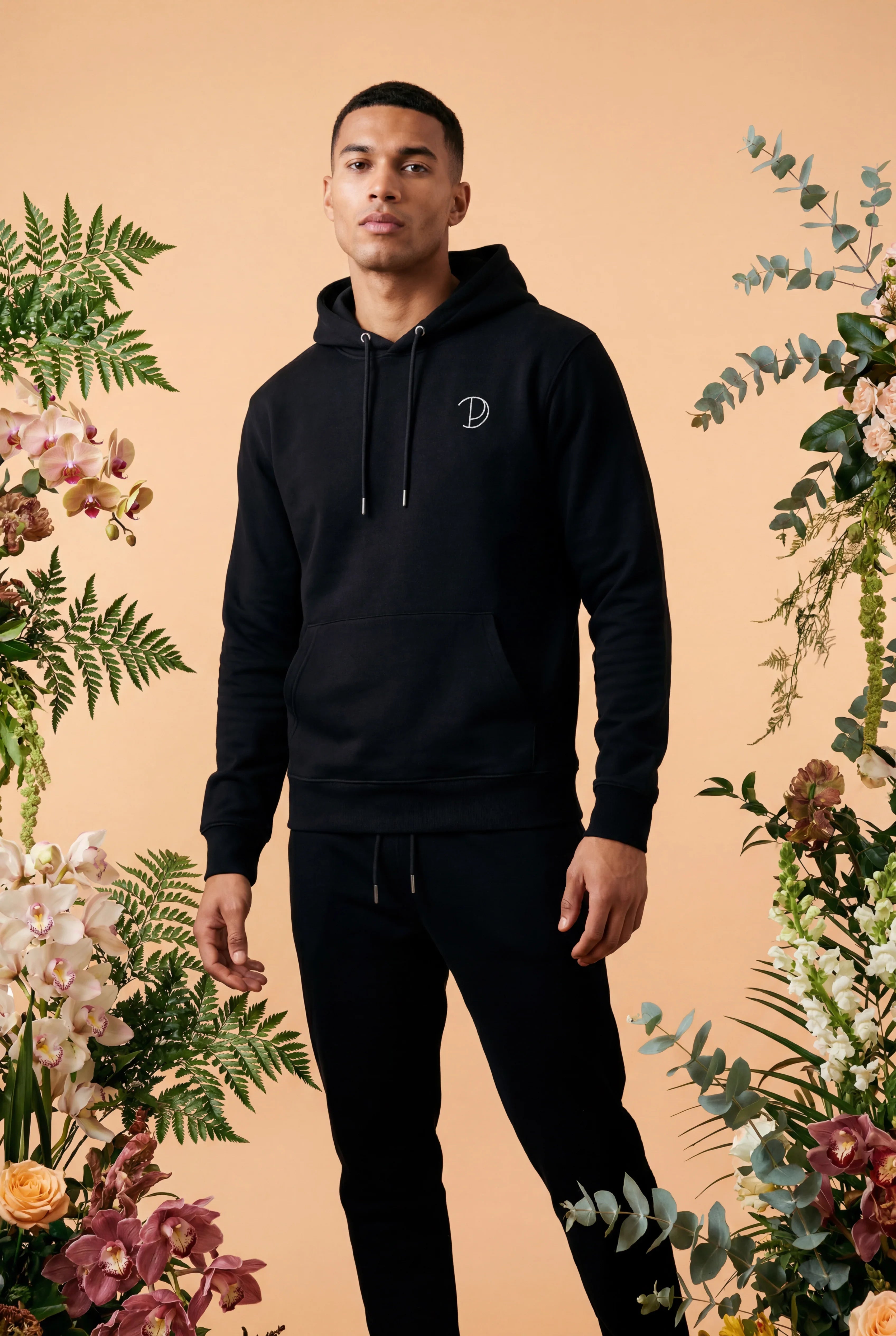 Sudadera con capucha y logotipo bordado