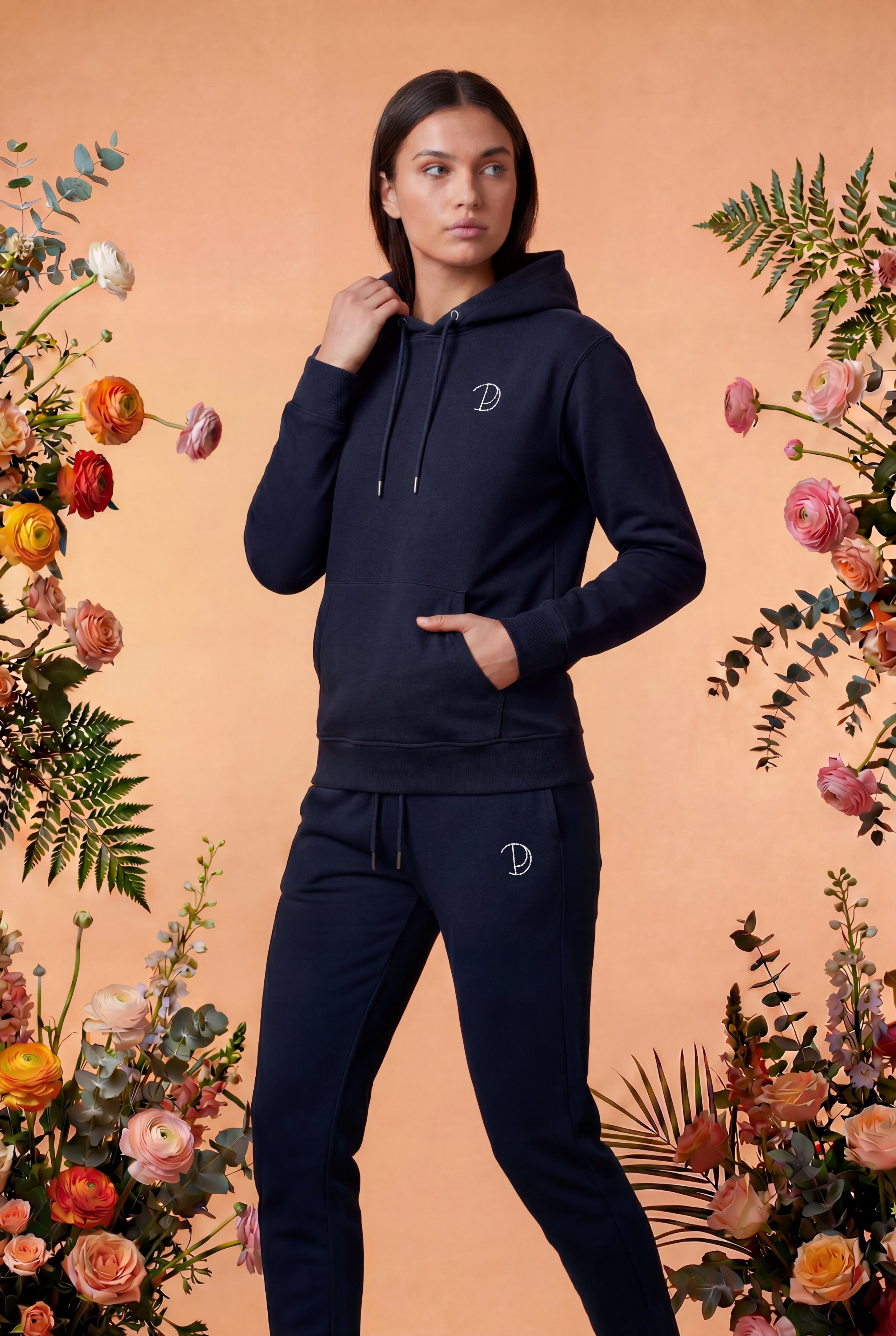 Hoodie med broderad logotyp