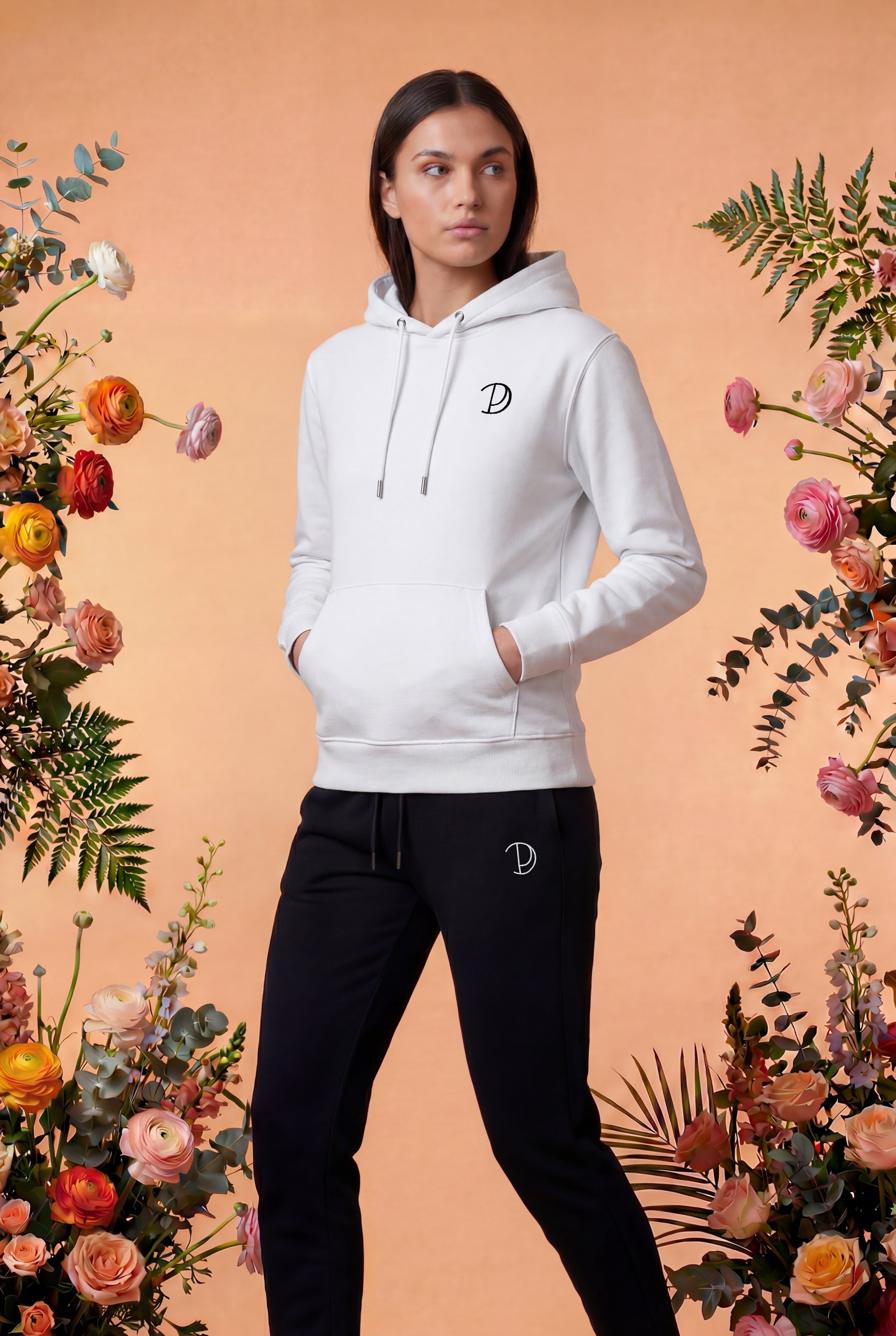 Hoodie med broderad logotyp