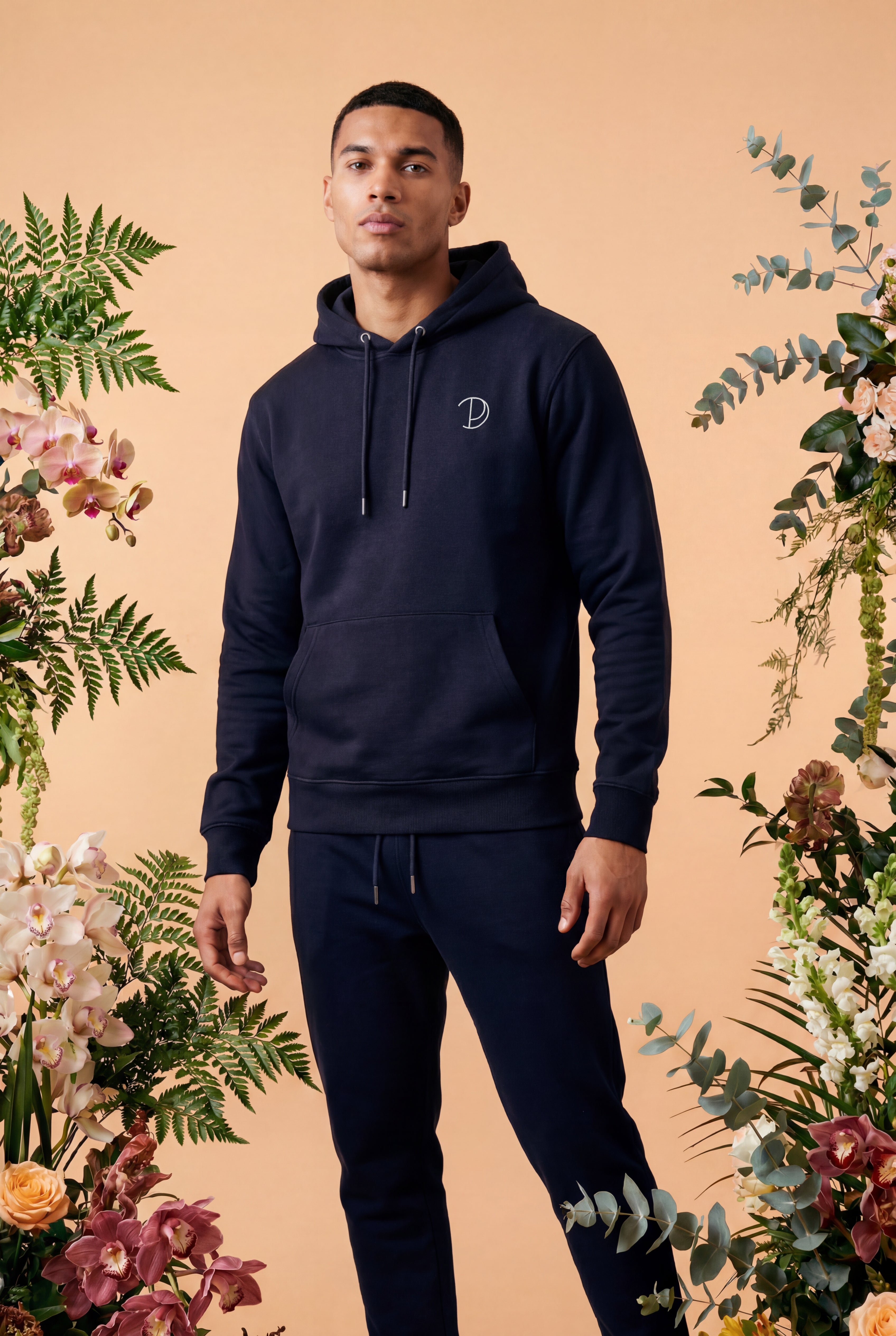 Hoodie med broderad logotyp