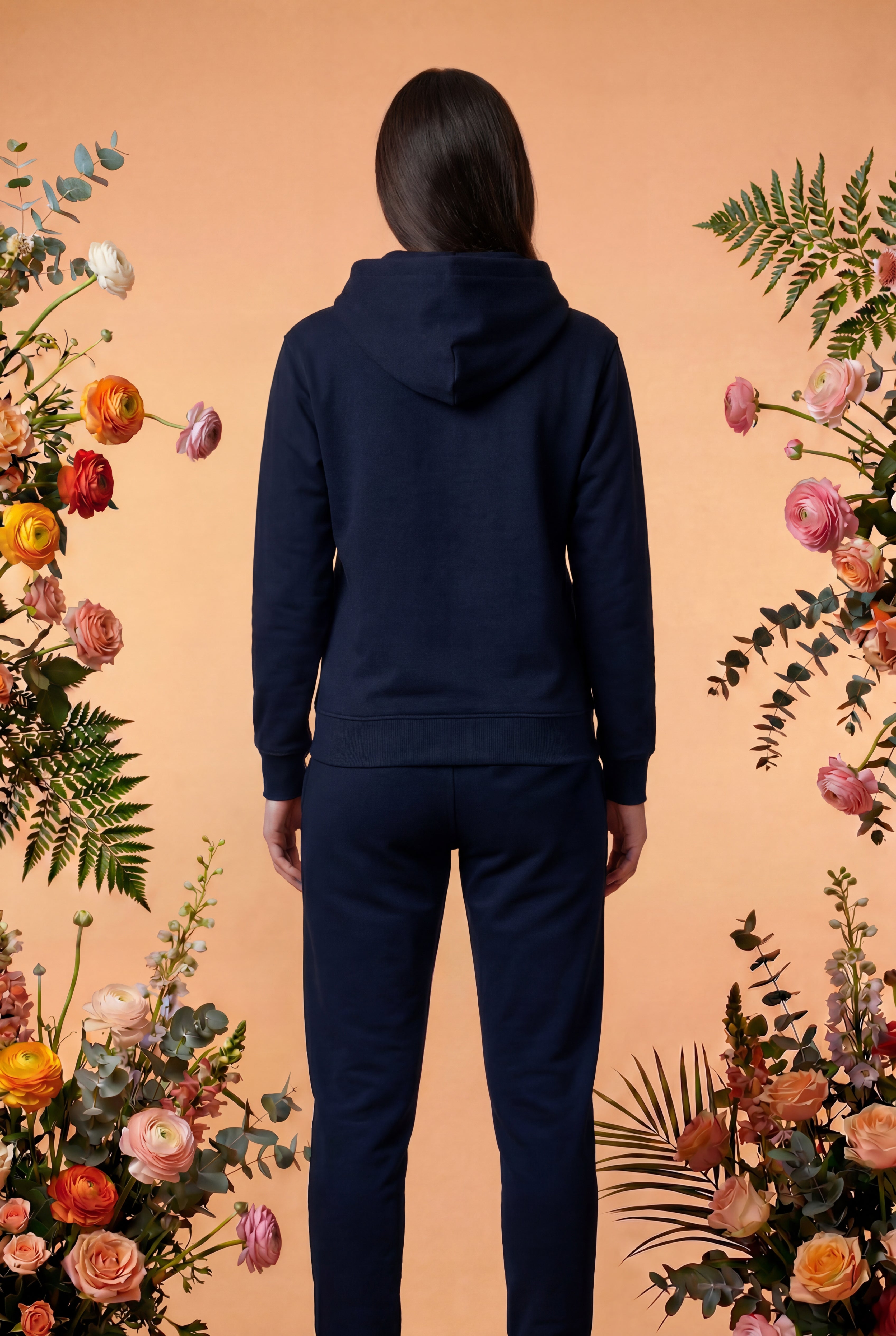 Hoodie med broderad logotyp